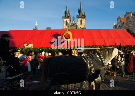 Marché de Noël à la place de la vieille ville Prague République Tchèque Europe Banque D'Images