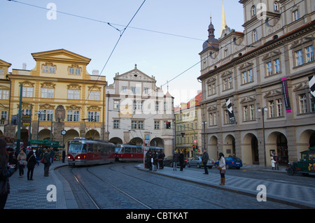 La place Malostranske namesti Mala Strana Prague République Tchèque Europe Banque D'Images