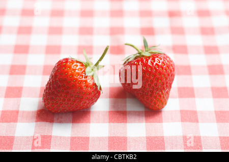 Les fraises sur une table Banque D'Images