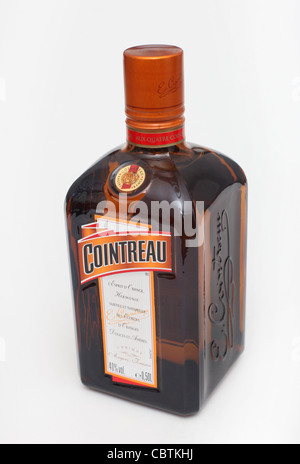 Une bouteille de Cointreau l'esprit d'orange. Banque D'Images