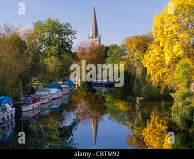 Abingdon vue du pont, au début de l'automne jour 6 Banque D'Images