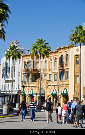 Hollywood Boulevard, les bâtiments et les touristes à Universal Studios Orlando en Floride Banque D'Images