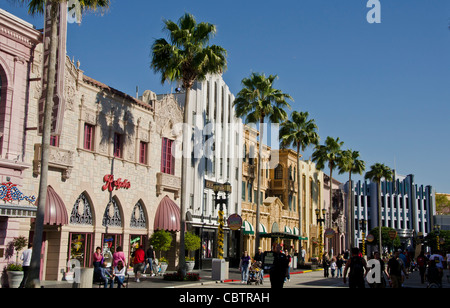 Hollywood Boulevard, les bâtiments et les touristes à Universal Studios Orlando en Floride Banque D'Images