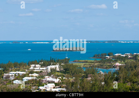 Les Bermudes. Sur un excellent son et de plus petits Riddell's Bay et port de navires de croisière, les Bermudes. Banque D'Images