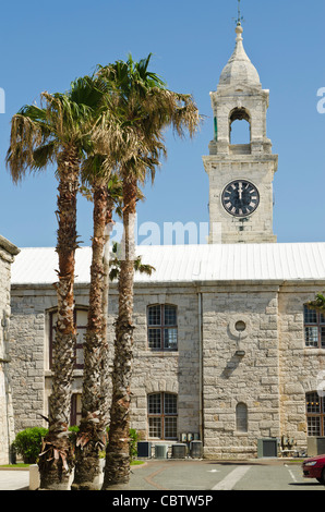 Les Bermudes. Tour de l'horloge (Mall) à la Royal Naval Dockyard, aux Bermudes. Banque D'Images