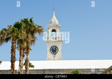 Les Bermudes. Tour de l'horloge (Mall) à la Royal Naval Dockyard, aux Bermudes. Banque D'Images