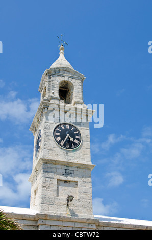 Les Bermudes. Tour de l'horloge (Mall) à la Royal Naval Dockyard, aux Bermudes. Banque D'Images