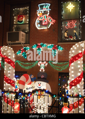 Les lumières de Noël, 3e Rue Sud, Williamsburg, Brooklyn, New York City Banque D'Images