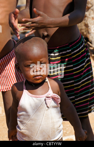 Enfants Herero, Damaraland, Namibie Banque D'Images