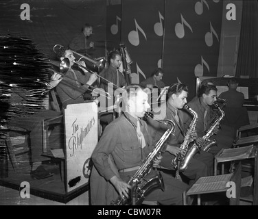 Rythymaires la scène Jazz big band en Angleterre pendant la DEUXIÈME GUERRE MONDIALE, la musique de divertissement pour les troupes américaines en Grande-Bretagne la seconde guerre mondiale 2 Banque D'Images