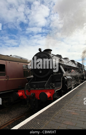 Locomotive vapeur 44767 'Black' cinq liveried comme George Stephenson, Sheringham, Norfolk Banque D'Images