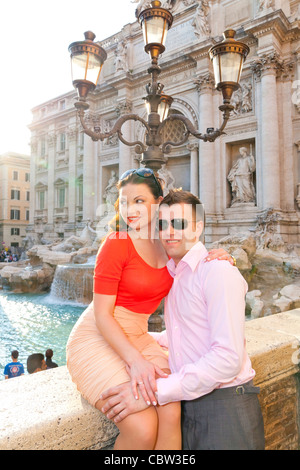 Couple à Fontana di Trevi Banque D'Images