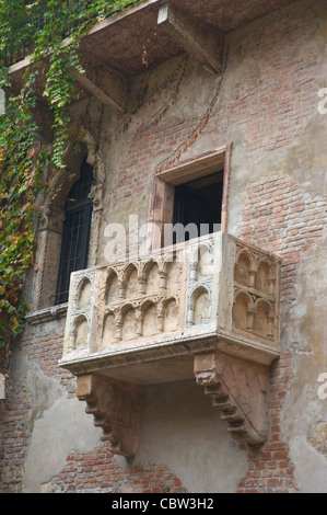 Le célèbre balcon Casa di Giulietta la cour la maison de Juliette Vérone Vénétie Italie du nord Europe Banque D'Images