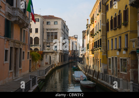 Fondamenta del Rio Marin o dei Garzoti canal San Croce Venise Vénétie Italie du nord Europe Banque D'Images