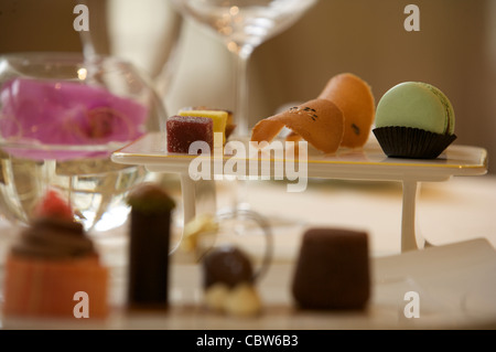 La nourriture de plaqué, le restaurant Patrick Guilbaud, seulement deux étoiles Michelin Restaurant à l'hôtel Merrion Dublin, Irlande. Banque D'Images