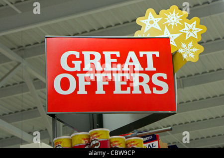 Un ''offres exceptionnelles ' signe dans un magasin Sainsburys, uk Banque D'Images