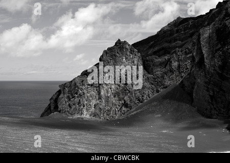 Le dos Capelinhos Vulcão (volcan Capelinhos) . C'est une attraction majeure dans les îles des Açores pour son histoire, sa géologie Banque D'Images