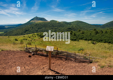 Vue sur Puy de Dome volcan, Parc Naturel des Volcans d'Auvergne, parc naturel régional, l'Auvergne. La France. L'Europe. Banque D'Images