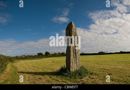 Les Pipers menhirs néolithiques près de St Buryan, Cornwall, UK Banque D'Images