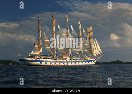 Star Clipper's Square Rigged ship 'Royal Clipper' toutes voiles dehors au large des Saintes dans les Antilles Banque D'Images