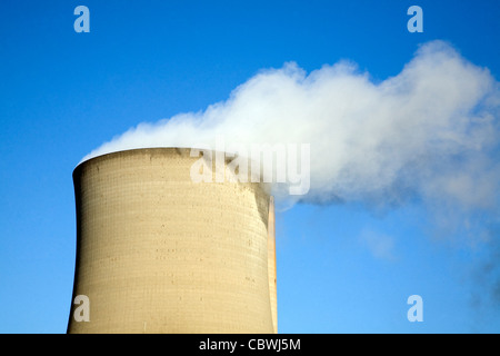 L'augmentation de la vapeur des tours de refroidissement, Didcot centrale thermique au charbon, Berkshire, Angleterre Banque D'Images