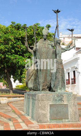 Photographie de la Rogativa, sur une petite place ombragée de la vieille ville de San Juan. Banque D'Images