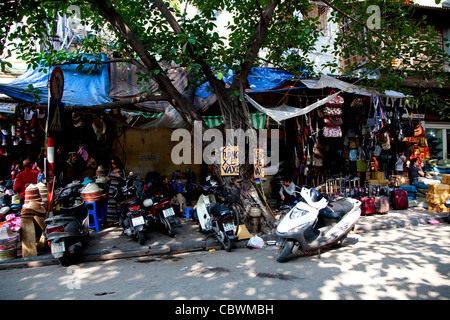 Boutiques dans le vieux quartier de Hanoi, Vietnam, Asie Banque D'Images