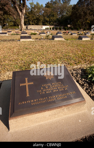 L'Inde, Manipur, Imphal, WW2 War Cemetery, Tombe d'un W Damsell de Devonshire Regiment Banque D'Images