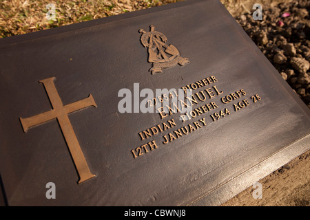 L'Inde, Manipur, Imphal, WW2 War Cemetery, tombe d'Emanuel, natif de soldat Chrétien Corps pionnier indien Banque D'Images