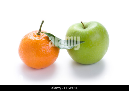 Orange clémentine et pomme Granny Smith Banque D'Images