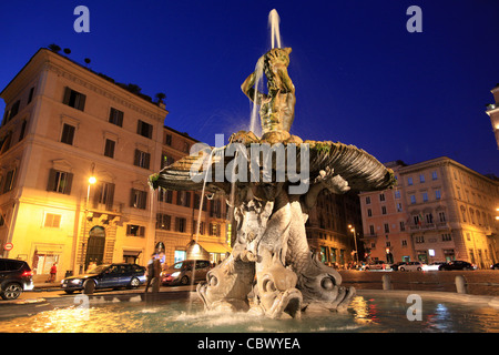 Rome, fontaine du Triton, sur la place Piazza Barberini Banque D'Images