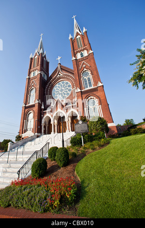 Vue de l'Église catholique une structure néo-gothique construite en 1903 à Macon, GA. Banque D'Images