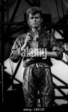 Super-star de rock David Bowie joue dans l'ancien chantier de construction navale d'Eriksberg de Göteborg en juin 1987 Banque D'Images