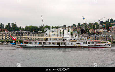 La roue à aubes bateau touristique à vapeur 'Stadt Luzern' sur le lac de Lucerne, Suisse Banque D'Images