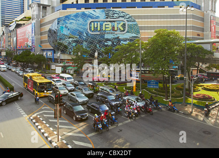 Thaïlande - Bangkok - Mbk center - Street road traffic jam Banque D'Images