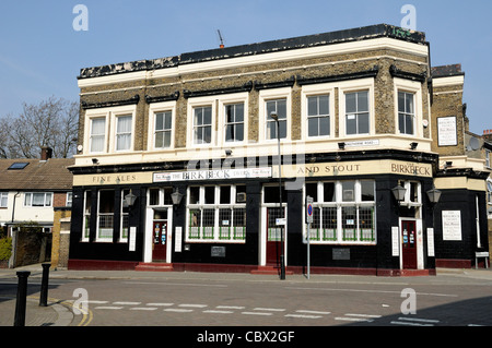 Le Birkbeck Tavern, maison publique victorienne traditionnelle ou au pub du coin, traverser Leytonstone, Londres, Angleterre, Royaume-Uni Banque D'Images