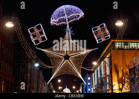 Lumières de Noël et décorations dans Oxford Street à Londres Banque D'Images