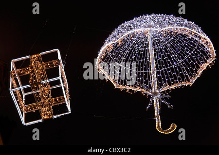 Lumières de Noël et décorations dans Oxford Street à Londres Banque D'Images