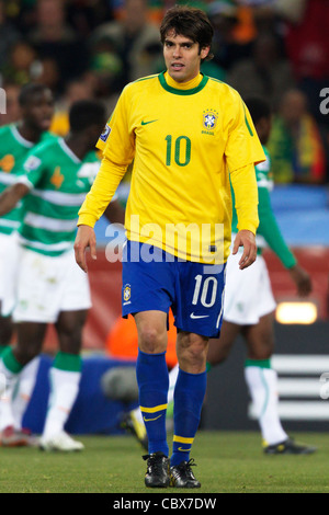 Kaka du Brésil en action lors d'un match de Coupe du Monde de la FIFA contre la Côte d'Ivoire au stade Soccer City le 20 juin 2010. Banque D'Images