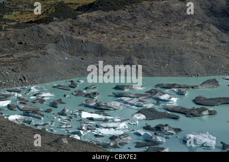 New Zealand's Mount Cook National Park comprend Terminal Lake avec ses icebergs et le glacier de Tasman dans le bassin du Mackenzie. Banque D'Images