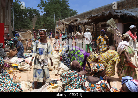 Les femmes sur le marché de Djenné, Mali, Afrique Banque D'Images