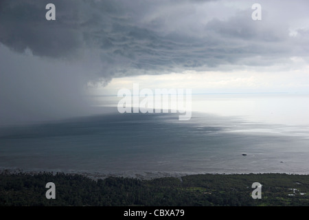 Cette tempête tropicale au large de la côte de la Sierra Leone, l'Afrique de l'Ouest Banque D'Images