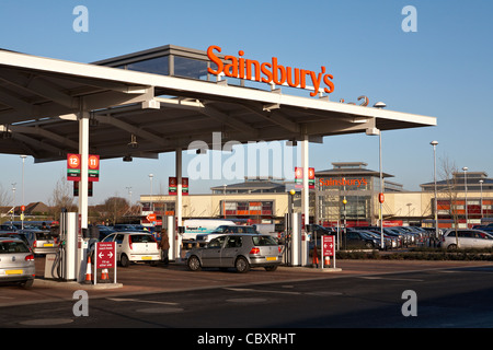 Sainsbury's Super Store peage Station essence Essex Colchester Stanway Banque D'Images