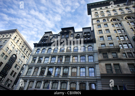 Le long de l'architecture de la Cinquième Avenue à Manhattan inférieur à New York Banque D'Images