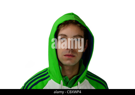 Bon jeune homme en vert Sweatshirt à capuche et Banque D'Images