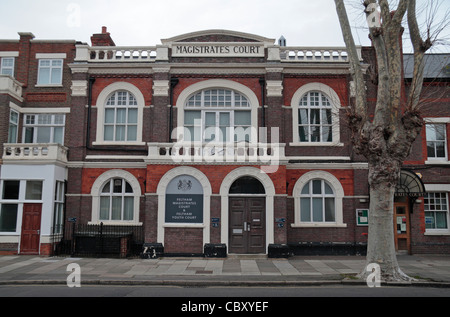 Feltham Magistrates Court et Feltham, le tribunal pour adolescents, Hanworth Road, Feltham, Middlesex, Royaume-Uni Banque D'Images