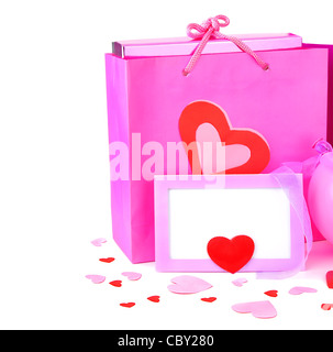 Sac shopping rose avec le cadeau et carte vierge, isolé sur fond blanc, conceptual image d'amour et de la Saint-Valentin Banque D'Images