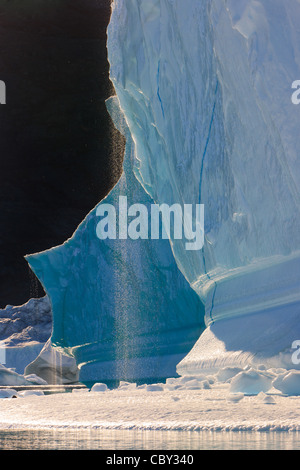 Les croisières entre les icebergs à Ø Røde, Scoresbysund, Groenland Banque D'Images