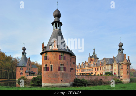 La cité médiévale Château Ooidonk en automne, Belgique Banque D'Images