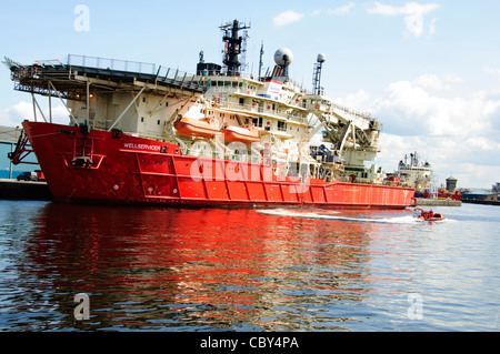 Leith Harbour,accueil de navires pétroliers de la mer du Nord,Forage,Fabrication,de stockage Entrepôts,transport en conteneurs, Édimbourg, Écosse,Leith Banque D'Images